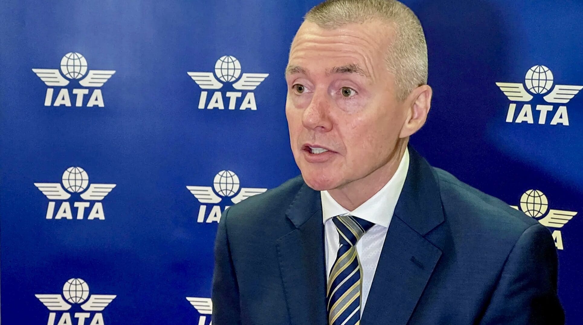 Ces résultats apparaissent excellents mais le taux de rentabilité qui reste de 3,4% est tout de même très insuffisant. Alors à la tête de IAG, le groupe constitué autour de British Airways et d’Iberia, Willie Walsh, l’actuel CEO de IATA, avait fixé un objectif de 10% au moins, chiffre qui d’ailleurs a été atteint par le même groupe pendant quelques exercices. Comment se fait-il alors que les résultats financiers ne correspondent pas au réel succès de ce secteur d’activité ? Sans parler d’excuses, j’y vois plusieurs explications.