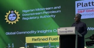 A en croire l’industriel nigérian qui a investi 20 milliards de dollars dans une méga raffinerie dans son pays, ces produits, souvent toxiques, ne respectent pas les standards en vigueur en Europe ou en Amérique du Nord. Ils représentent non seulement une menace pour une industrie de raffinage compétitive sur le continent, mais également, pour la santé publique, a-t-il mis en garde. Selon l’Organisation mondiale de la Santé, 3,7 millions de personnes meurent chaque année de la pollution de l’air, due aux particules présentes dans les gaz d’échappement.