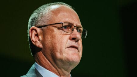 Australie | Projet aurifère Bankan : Predictive Discovery trace sa route vers l’or guinéen C’est un pas décisif pour Predictive Discovery. Dans une étude de faisabilité définitive publiée le 25 juin, la compagnie minière australienne a annoncé son intention de démarrer les travaux de construction du projet aurifère Bankan, en Guinée, au deuxième trimestre 2026. L’objectif : une mise en production commerciale deux ans plus tard, à l’horizon 2028.