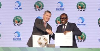 Dans la continuité de son héritage des Jeux de Paris 2024, Danone réaffirme son engagement en faveur de la santé par l’alimentation et le sport. Présent en Afrique depuis des décennies, Danone s’associe à ces deux compétitions emblématiques qui rassemblent toutes les générations autour de valeurs essentielles véhiculées par le sport en général, le football en particulier. « En tant que Partenaire Officiel, Danone partagera son expertise en matière de nutrition à tous les âges de la vie, en mettant à disposition des produits laitiers à plus de 10 000 bénévoles, 5 000 journalistes accrédités, ainsi que les officiels et membres des équipes mobilisées lors de ces deux grands rendez-vous sportifs, » indique un communiqué du groupe Danone.