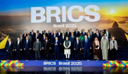 La réaction du président américain ne s’est pas fait attendre «Tout pays s’alignant sur les politiques anti-américaines des Brics se verra appliquer un droit de douane SUPPLÉMENTAIRE de 10 %. Il n’y aura pas d’exception à cette politique,» a-t-il écrit quelques heures plus tard sur sa plateforme Truth Social.