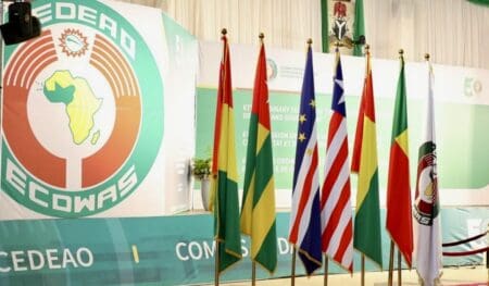 Dans ce sens, la Commission de la CEDEAO tient, les 16 et 17 juillet à Abuja, une réunion de validation de haut niveau des experts gouvernementaux en vue d’adopter cette nouvelle politique de formation, dans la perspective de doter la région d’un mécanisme opérationnel capable de répondre rapidement et de manière coordonnée aux défis sécuritaires en Afrique de l’Ouest, indique un communiqué de la CEDEAO.