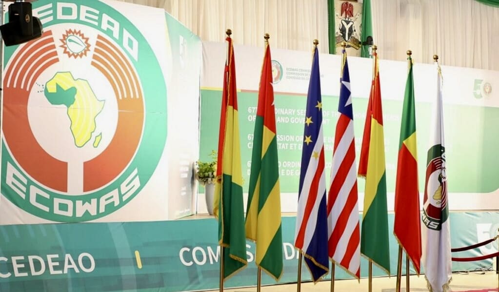 Afrique de l’Ouest | Paix et sécurité régionales : la CEDEAO se penche sur un mécanisme opérationnel Dans ce sens, la Commission de la CEDEAO tient, les 16 et 17 juillet à Abuja, une réunion de validation de haut niveau des experts gouvernementaux en vue d’adopter cette nouvelle politique de formation, dans la perspective de doter la région d’un mécanisme opérationnel capable de répondre rapidement et de manière coordonnée aux défis sécuritaires en Afrique de l’Ouest, indique un communiqué de la CEDEAO.