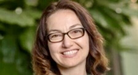 L'objectif affiché par l'institution basée à Washington est que les projets qu'elle finance puissent entrainer une "augmentation des créations d'emplois locaux et améliorer les compétences" de la main d'oeuvre du pays du projet. Cet impératif concerne les entreprises internationales se positionnant sur des appels d'offres.