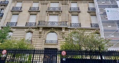 Paris | Un immeuble, sis avenue Foch au cœur d’un bras de fer judiciaire entre la Guinée équatoriale et la France Au cœur du différend : un somptueux hôtel particulier situé au 42 avenue Foch, à Paris, confisqué par la justice française dans le cadre de l’affaire dite des «biens mal acquis,» du nom d’une loi du pays visant l’acquisition de patrimoine par des dirigeants étrangers et leur proches au moyen de ressources frauduleuses.