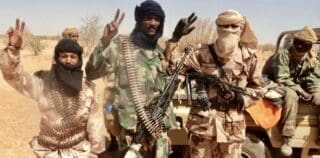 Surnommée la "route du poisson," pour son rôle dans l'acheminement du poisson au Burkina, elle a vu des véhicules civils et militaires frappés par des mines artisanales, des embuscades contre l'armée et des civils enlevés.