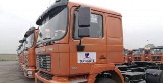 Avec un investissement de 720 milliards de nairas, ce programme vise à transformer en profondeur la distribution des produits pétroliers dans le pays. Dès la mi-août, la raffinerie Dangote livrera directement l'essence, le diesel et le kérosène aux stations-service, aux industries ainsi qu’aux grands consommateurs. La mise en place de ce circuit court supprime les intermédiaires qui alourdissent les chaînes logistiques et renchérissent le prix final du carburant au consommateur. La raffinerie s’engage à fournir quotidiennement 65 millions de litres dont 45 millions d’essence, 15 millions de litres de diesel et 5 millions de litres de carburant pour aviation.