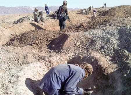 Mauritanie | Orpaillage : le monopole de fait de Maaden Le ministère a déclaré dans un communiqué que le monopole accordé à Maaden Mauritanie donne le pouvoir à cette agence de «superviser l’orpaillage dans ces zones clairement définies sur le territoire national, dédiées à l’exercice de l’activité minière artisanale selon des conditions réglementaires et techniques comprenant l’encadrement, la garantie de la sécurité et le soutien logistique.»