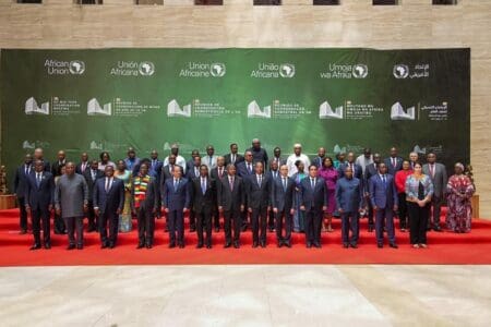 Objectif : bâtir une Union douanière et un Marché commun africain capables de faire face aux turbulences du commerce mondial et de stimuler le développement intra-africain. C’est à Malabo, en Guinée équatoriale, en marge de la 7e réunion de coordination semestrielle de l’Union africaine, que la 11ᵉ édition du rapport «État de l’intégration régionale en Afrique (ARIA XI)» a été officiellement lancée le 12 juillet 2025. Co-publié par l’Union africaine (UA), la Commission économique pour l’Afrique (CEA) et la Banque africaine de développement (BAD), ce rapport appelle à un virage stratégique pour transformer la ZLECAf en véritable moteur de développement continental.