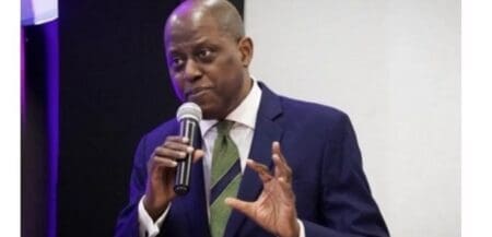 Il n’en fallait pas plus pour que le gouverneur de la Banque centrale, Olayemi Cardoso, se «réjouisse du recul de l'inflation» en justifiant la décision du Comité de politique monétaire, chargé de fixer les taux ainsi que la poursuite de la politique de désinflation. «Le maintien de la politique monétaire actuelle permettra de continuer à répondre à la pression inflationniste existante et émergente,» a déclaré le gouverneur de la banque centrale, ajoutant que l'objectif était de ramener l'inflation à un chiffre.