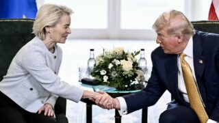 Ursula von der Leyen, la présidente de la Commission européenne, s'est réjouie d'un «bon accord qui apportera de la stabilité et de la prévisibilité» des deux côtés de l'Atlantique.