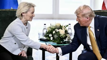 Ursula von der Leyen, la présidente de la Commission européenne, s'est réjouie d'un «bon accord qui apportera de la stabilité et de la prévisibilité» des deux côtés de l'Atlantique.