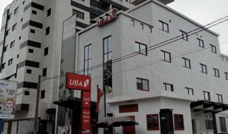 Dans une circulaire adressée aux opérateurs de marché, UBA a précisé les modalités de cette levée de fonds : elle mettra en vente 3,16 milliards d’actions ordinaires d’une valeur nominale de 50 kobos, proposées à un prix unitaire de 50 nairas. L’émission se fera selon une formule de répartition de "une action nouvelle pour treize détenues," sur la base des titres en circulation à la clôture du mercredi 16 juillet 2025.