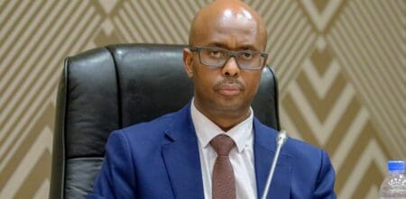 La Société financière internationale (SFI), bras financier du Groupe de la Banque mondiale, a lancé ce lundi 21 juillet une nouvelle émission obligataire en monnaie locale d’un montant de 24 milliards de francs rwandais (environ 17 millions de dollars). Objectif : renforcer le développement des marchés des capitaux au Rwanda et financer un projet d’infrastructure numérique.