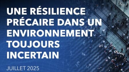 Selon le FMI, ces révisions s’expliquent par une forte anticipation du commerce international, un taux de droits de douane effectif mondial plus bas que celui prévu dans les prévisions d’avril, ainsi qu’une amélioration des conditions financières mondiales, notamment en raison d’un affaiblissement du dollar, et une expansion budgétaire dans certaines grandes juridictions.