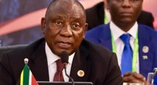 South Africa | Surtaxes : l’Afrique du Sud mène des discussions « intensives » avec les Etats-Unis, selon Ramaphosa Les États-Unis sont le deuxième partenaire commercial de l'Afrique du Sud, après la Chine. Selon les estimations du gouverneur de la banque centrale sud-africaine, Lesetja Kganyago, 100.000 emplois sont menacés en Afrique du Sud par les surtaxes douanières américaines.