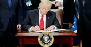 La décision, qui doit être publiée ce mardi 5 août dans le registre fédéral et entrer en vigueur 15 jours après, s’inscrit dans le cadre des mesures de l’administration Trump pour lutter contre l’immigration illégale.