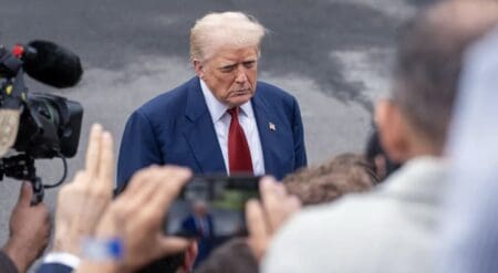 Furieux contre les mauvais chiffres concernant l’emploi aux États-Unis publié vendredi 1er août, le président Donald Trump a aussitôt dénoncé des résultats «truqués» et a demandé le renvoi d’Erika McEntarfer, la directrice de la principale agence de statistiques économiques du pays.