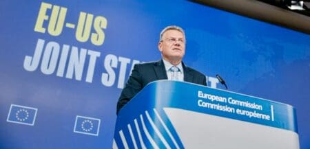 Les voitures et produits pharmaceutiques européens seront bien taxés à 15 % à leur entrée aux Etats-Unis, selon un communiqué commun publié jeudi par l’Union européenne et l’administration Trump.