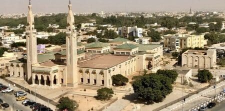 À la croisée des routes énergétiques, des fronts sécuritaires et des ambitions géoéconomiques du Maghreb et de l’Afrique de l’Ouest, ce pays désertique de moins de cinq millions d’habitants rebat les cartes de la région sans faire de bruit. Analyse d’un retournement stratégique majeur.