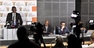 Afrique du Sud | Pretoria cherche de nouveaux marchés face aux droits de douane américains Les États-Unis sont le deuxième partenaire commercial de l'Afrique du Sud. Pretoria a averti que le relèvement des droits de douane américains --parmi ceux qui seront imposés à plusieurs pays à partir de jeudi-- pourrait lui coûter 100.000 emplois, alors que le taux de chômage dépasse déjà 30%.