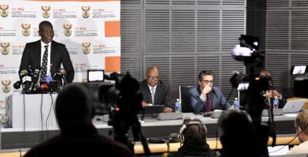 Les États-Unis sont le deuxième partenaire commercial de l'Afrique du Sud. Pretoria a averti que le relèvement des droits de douane américains --parmi ceux qui seront imposés à plusieurs pays à partir de jeudi-- pourrait lui coûter 100.000 emplois, alors que le taux de chômage dépasse déjà 30%.
