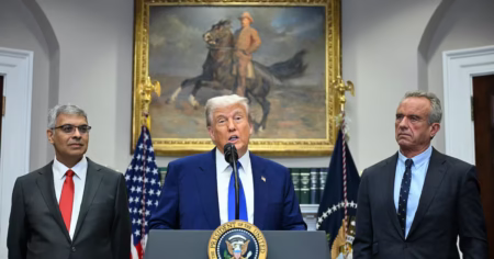 Robert Kennedy Jr., ministre de la Santé du gouvernement Trump, a décidé de mettre un terme aux financements publics de plusieurs vaccins à ARN messager, une technologie pourtant saluée pour ses avancées médicales. "Nous avons examiné les données scientifiques, écouté les experts et nous agissons." C’est par ces mots que le ministre de la Santé américain, Robert Kennedy Jr, a annoncé mardi 5 août que les Etats-Unis allaient cesser de financer le développement de plusieurs vaccins à ARN.