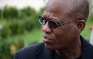 Dans sa lettre à la jeunesse sénégalaise, Sall rappelle que chaque citoyen est «une espérance, une étoile qui brille.» Ce message, qui parle à la jeunesse francophone des cinq continents, traduit sa volonté d’associer société civile et nouvelles générations aux dynamiques de l’OIF – condition essentielle pour renouveler et rendre pertinente l’action de l’organisation. Le retrait annoncé du Mali, du Niger et du Burkina Faso en mars 2025 a révélé les tensions politiques et diplomatiques croissantes avec certains pays membres. Cette rupture interroge le rôle, les limites et l’avenir d’une OIF confrontée à un monde multipolaire, plus concurrentiel et traversé par des fractures internes et régionales.