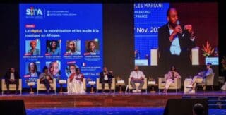 Malgré son énorme potentiel, la musique africaine francophone ne capte qu’une fraction infime des investissements. Le capital-investissement privé dans la région n’atteint qu’environ 0,1 % du PIB, contre près de 1 % dans les économies développées, révélant un fossé de financement structurel. Les banques restent à l’écart, et les autres sources de financement se montrent tout aussi frileuses face à un secteur dominé par de petits acteurs indépendants, dépourvus de garanties classiques et évoluant dans un environnement où la monétisation numérique demeure limitée.