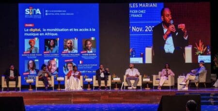 Bénin | Afrique francophone : après Abidjan, Cotonou accueille le Salon des industries musicales en novembre Malgré son énorme potentiel, la musique africaine francophone ne capte qu’une fraction infime des investissements. Le capital-investissement privé dans la région n’atteint qu’environ 0,1 % du PIB, contre près de 1 % dans les économies développées, révélant un fossé de financement structurel. Les banques restent à l’écart, et les autres sources de financement se montrent tout aussi frileuses face à un secteur dominé par de petits acteurs indépendants, dépourvus de garanties classiques et évoluant dans un environnement où la monétisation numérique demeure limitée.