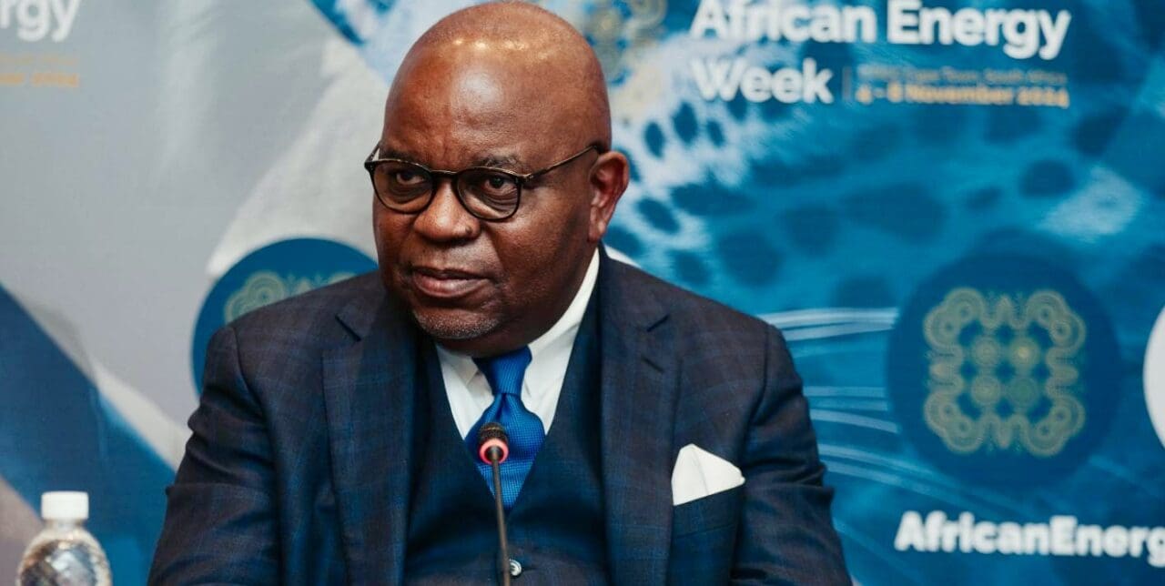 Congo-B | Bientôt un nouveau code gazier pour attirer les investissements Une annonce qui tombe à un moment où Brazzaville cherche à attirer davantage d'investissements dans un secteur au cœur de son programme de développement du pays. Le code fournit un cadre juridique pour l'exploration, la production et le développement du gaz dans ce pays, qui espère également doubler sa production pétrolière à 500.000 barils d'équivalent pétrole d'ici le début de la décennie.