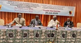 Cameroun | Anti-blanchiment : Yaoundé recalé par le GAFI L'organisation intergouvernementale de lutte contre le blanchiment des capitaux et le financement du terrorisme rappelle que l'inscription d'un pays sur la liste grise ne signifie pas une mise à l’index, ou qu'il est soumis à des mesures drastiques, mais qu'il fait l'objet d'un suivi renforcé. Pour sortir de cette liste qui accroît de facto le coût de conformité pour les banques, les Etats dits «liste grise,» doivent démontrer, dans des délais convenus avec le GAFI, la mise en œuvre effective des mesures correctives.