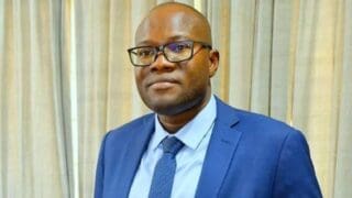 Le Burkina Faso se félicite de sa sortie de la liste grise du GAFI et s’engage à renforcer sa vigilance. Il a ainsi appelé à la consolidation des efforts nationaux après cet engagement de passage, soulignant que le pays doit maintenir un dispositif anti-blanchiment robuste et conforme aux standards internationaux pour garantir sa crédibilité financière. «La sortie de la liste grise est une étape importante franchie, une bataille gagnée. Mais il faut maintenir le cap », a-t-il déclaré vendredi à Ouagadougou.