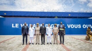 Ce projet arrive dans un contexte où l’Afrique ne représente qu’environ 1% de la capacité mondiale des data centers, un marché estimé à 386 milliards de dollars, générant seulement 3,5 milliards de dollars de chiffre d’affaires sur le continent. En comparaison, l’Amérique du Nord concentre à elle seule plus de 50% des capacités installées. Selon les projections de l’International Data Corporation (IDC), le marché africain pourrait toutefois dépasser les 13 milliards de dollars d’ici 2030, porté par une explosion des usages numériques et une croissance annuelle du trafic Internet attendue à 40%.