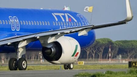 C’est ainsi que d’énormes ensembles se sont créés, d’abord aux Etats Unis avec l’émergence de trois gigantesques groupes : American Airlines, Delta Air Lines et United Airlines. L’Europe a suivi le même chemin et Lufthansa Group, IAG et Air France/KLM ont été créés au début des années 2000. La même stratégie se poursuit en Afrique avec la main mise par Ethiopian Airlines sur des compagnies en difficulté au Togo, Congo Kinshasa, et peut-être en Tanzanie. L’Asie arrive avec le rachat d’Asiana par Korean Air ou la fusion des transporteurs indiens Air India et Vistara.