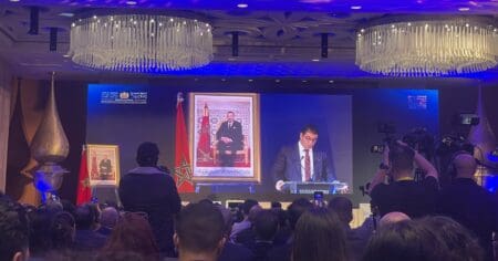 Mercredi 8 octobre, le rideau s’est levé à Casablanca sur un événement sans précédent : les premières Assises nationales de la publicité, placées sous le signe d’une refondation stratégique du secteur. Portée par le ministère de la Jeunesse, de la Culture et de la Communication, cette initiative marque une volonté claire de repositionner la publicité comme un levier clé de souveraineté culturelle et économique dans un paysage bouleversé par la révolution numérique.