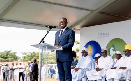 Dès le début de son discours, le ministre de l’Économie et des Finances a donné le ton :«cette investiture n’est pas seulement celle d’un homme, d’une femme ou d’un camp politique. Elle est un moment qui appartient à toute la Nation béninoise.