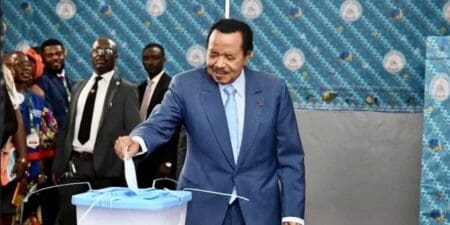 Cameroun | Paul Biya de nouveau réélu, son principal adversaire dénonce une « mascarade » La plupart des analystes s'attendaient à ce que Paul Biya, plus vieux chef d'Etat en exercice au monde, réélu jusque là avec plus de 70% des voix depuis plus de deux décennies, remporte un nouveau septennat, dans un système que ses détracteurs accusent d'avoir verrouillé au fil de ses 43 ans au pouvoir.