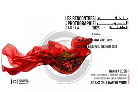 Ce choix symbolique marque une volonté de lier création contemporaine, commémoration historique et développement territorial dans les provinces du Sud. Un ancrage territorial fort pour une commémoration ambitieuse Cette délocalisation représente un acte fondateur visant à désenclaver la culture et à rééquilibrer l’offre artistique nationale, traditionnellement concentrée dans le Nord du pays. "Dakhla n’est pas seulement un cadre sublime ; c’est un symbole fort, le cœur battant des provinces du Sud et le témoin vivant de notre histoire récente. Y organiser cet événement, c’est ancrer la commémoration de la Marche Verte dans le territoire même qu’elle a libéré," souligne Abdellah Oustad, Directeur des Rencontres. L’événement, qui s’étendra sur un mois avec une phase de production et d’évaluation, ambitionne de positionner Dakhla comme une destination culturelle internationale de premier plan.
