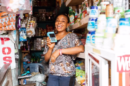 Nigeria|Fintech : Swedfund mise sur la startup nigériane Moniepoint pour propulser les petites entreprises africaines dans l’ère du digital Les MPME constituent le cœur battant de l’économie nigériane : elles génèrent des emplois, favorisent l’industrialisation locale et soutiennent l’innovation. Pourtant, leur développement reste souvent freiné par un accès limité aux services financiers. C’est ce constat qui a poussé Swedfund, institution suédoise de financement du développement, à investir 10 millions de dollars dans la société Moniepoint, un acteur majeur du numérique au Nigéria.