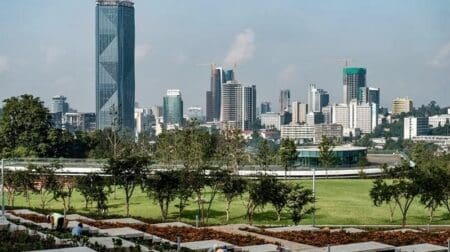 Selon Reuters, qui cite André Corrêa do Lago, président de la COP30 à Belém (Brésil), Addis-Abeba est annoncée comme hôte de la COP32, après avoir soumis sa candidature en septembre dernier face au Nigeria. L’Éthiopie bénéficie d’un large soutien du groupe africain, cinq ans après la COP27 tenue à Charm el-Cheikh, en Égypte.