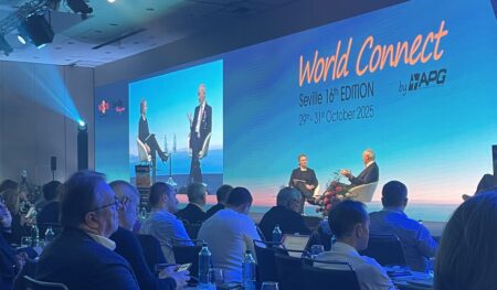 Le premier constat est que le continent européen se distingue des autres par son attraction vers les sujets environnementaux. Depuis quelques années ce sujet imprègne fortement la communication du transport aérien. Il est sous-jacent dans tous les communiqués et aucune intervention sérieuse ne peut éviter de l’évoquer. Ce n’est pas le cas des autres continents qui s’affranchissent volontiers de cette contrainte. L’explication tient sans doute à la géographie.