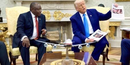 Les dirigeants du G20 ont adopté samedi dernier une déclaration visant à lutter contre la crise climatique et d’autres défis mondiaux, malgré les objections des Etats-Unis, ce qui a incité la Maison Blanche à accuser l’Afrique du Sud d’instrumentaliser son leadership au sein du G20. «A la fin du G20, l’Afrique du Sud a refusé de céder la présidence à un haut représentant de l’ambassade américaine, qui assistait à la cérémonie de clôture,» a déclaré Trump dans un message publié sur Truth Social.