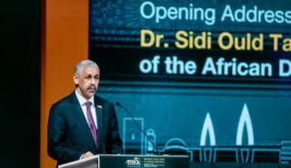 Rabat | Africa Investment Forum : le président de la BAD plaide pour une meilleure synergie entre acteurs financiers africains "Si l'Afrique regorge d'opportunités d'investissement, un déficit de financement persistant continue à entraver la réalisation de notre ambition commune. Pour cela, nos institutions financières, nos fonds de garantie, nos fonds souverains, nos fonds de pension, nos assurances, nos bourses gagneraient à mieux travailler ensemble et développer des synergies," a dit Ould Tah à l'ouverture de l'Africa Investment Forum (AIF) 2025 qui se tient jusqu'au 28 novembre sous le thème "Réduire les écarts : mobiliser le capital privé pour libérer tout le potentiel de l'Afrique."