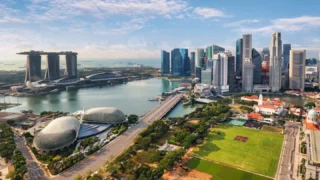 La question n’est donc pas : « Pourquoi l’#Afrique n’est pas développée ? » mais : « Pourquoi ces pays-là y sont arrivés ? » Même si on ne peut pas comparer un continent, avec des réalités locales différentes, à des pays.