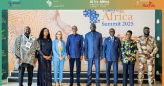 Révolution numérique | Intelligence artificielle : l’Afrique se dote de son premier conseil Le Conseil d’administration de Smart Africa a officialisé la création du premier Conseil africain de l’Intelligence artificielle, une avancée majeure pour la gouvernance technologique du continent. Présidée par Paul Kagamé, Président du Rwanda et Président du Conseil d’administration de Smart Africa, cette nouvelle instance rassemble 42 Chefs d’État africains, des représentants de l’Union africaine, de l’Union internationale des télécommunications (UIT), ainsi que des acteurs clés du secteur privé.