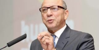 Un groupe d'experts a ainsi exhorté mardi 18 novembre à Johannesburg à la veille de la tenue du G20, à renforcer la surveillance des agences de notation de crédit, accusées d'utiliser «des méthodologies défectueuses et opaques qui augmentent les coûts d'emprunt pour les gouvernements africains.»