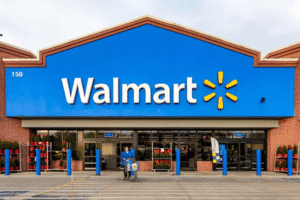 Afrique du Sud | Grande distribution : Walmart ouvre son tout premier magasin africain Selon les détails relayés par l’agence Reuters, le lancement de ce magasin a généré 80 nouveaux emplois et permis au premier groupe mondial de la grande distribution de nouer un partenariat avec 15 PME locales.