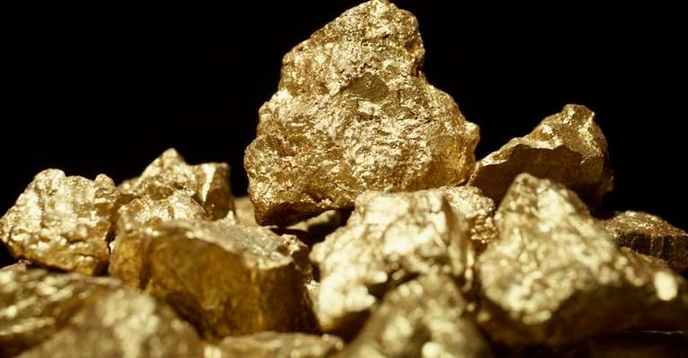Afrique de l’Ouest | Nouvelle acquisition stratégique : l’australien Asara Resources mise gros sur l’or guinéen Asara Resources a annoncé, mardi 9 décembre, la signature d’un protocole d’accord contraignant pour acquérir l’intégralité du capital d’Arafura, société basée à Singapour détentrice des permis Damissa Koura et Kankan Ouest en Guinée. Cette acquisition, assortie d’une contrepartie symbolique de 100 dollars singapouriens (environ 77 USD), doit permettre au groupe australien d’élargir sa présence dans le pays, où il exploite déjà le projet aurifère Kada.