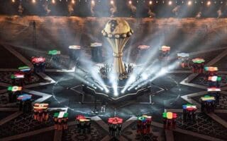 CAN 2025 | Prince Moulay Abdellah Stadium : le Maroc se libère, gagne… et lance son grand test grandeur nature Dans une ambiance électrique et sous une pluie persistante, après le coup d'envoi fictif donné par Moulay El Hassan, le prince héritier, le Maroc a mis du temps à entrer dans sa CAN.
